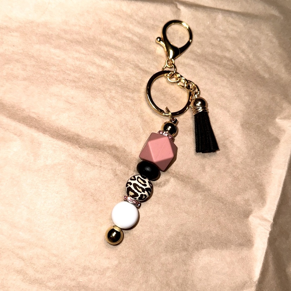 Keychain. Silicone beaded. Leopard